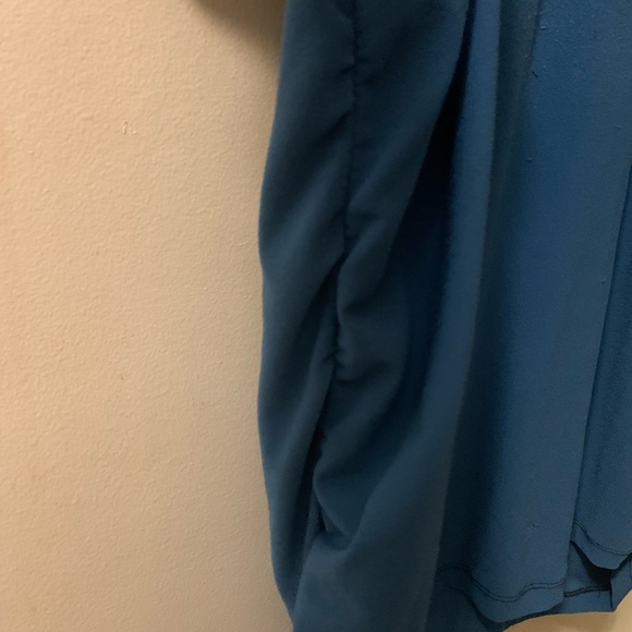 Chic Blue Women's Top with Leopard Print Sleeves - Picture 4 of 5